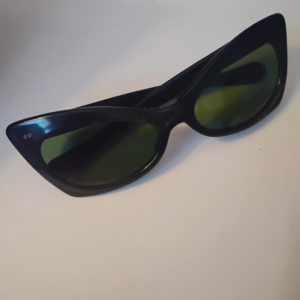 Rare Vintage Black Cateye Sunglasses NOS